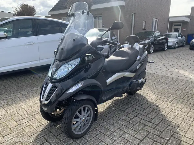 Piaggio MP3 400 LT 24.dkm AUTORIJBEWIJS B 2014 Benzine