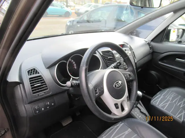 Kia Venga 1.6 CVVT Super Pack 2013 Benzine 12