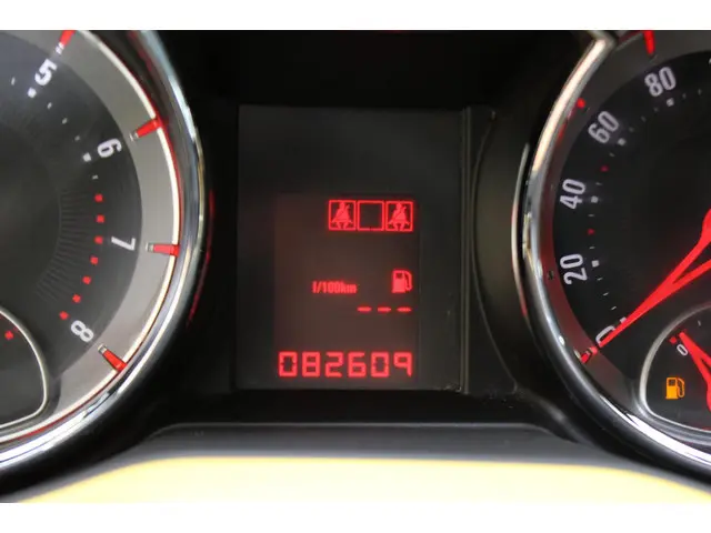 Opel ADAM 1.2 2015 Benzine 16