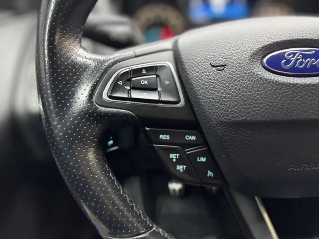 Ford Focus Wagon 1.0 Titanium st line 2018 Benzine 13