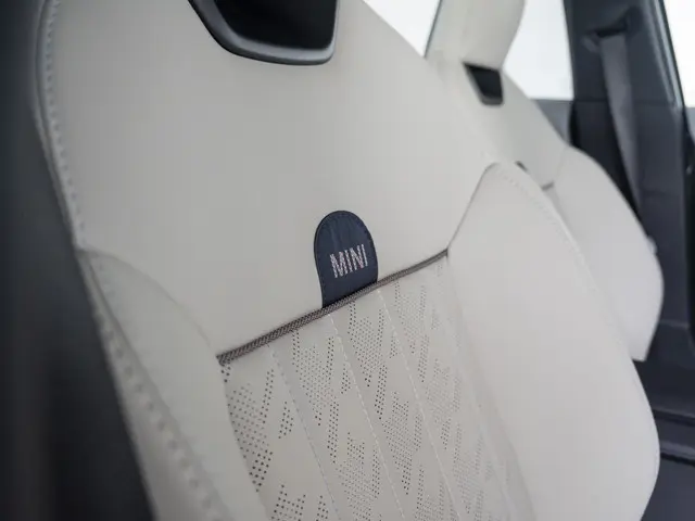 MINI 5-Deurs Cooper C 2026 Benzine 39