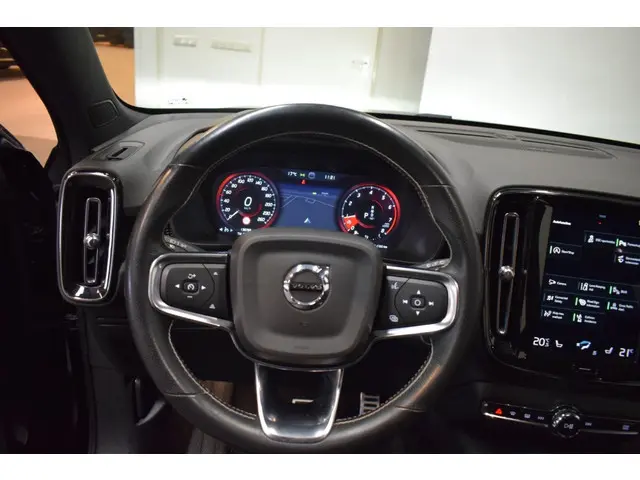 Volvo XC40 T3 163pk AUT8 R-Design/ 2020 Benzine 4