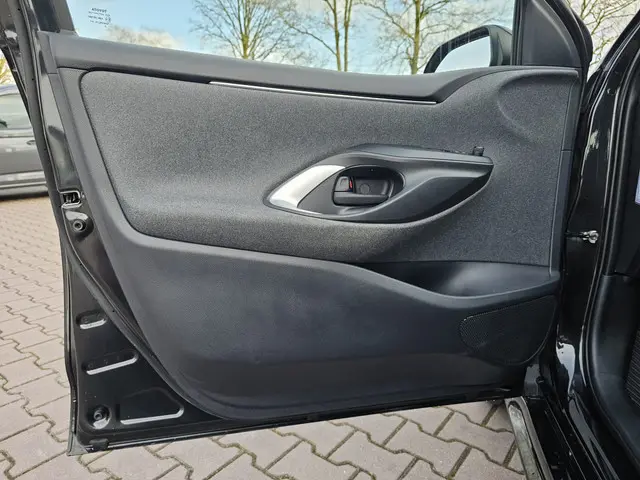 Toyota Yaris 1.5 Hybrid Active 2021 Hybride Benzine 25