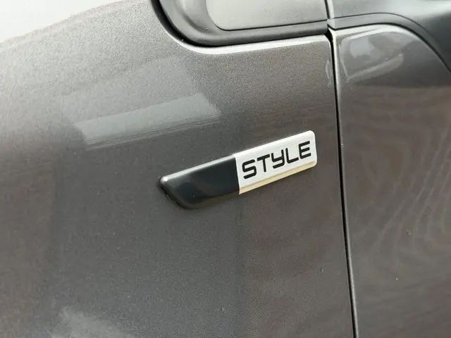 Peugeot 2008 1.2 PureTech Style 2015 Benzine 36