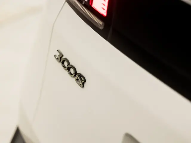 Peugeot 3008 1.2 PureTech Allure Sport 2017 Benzine 23