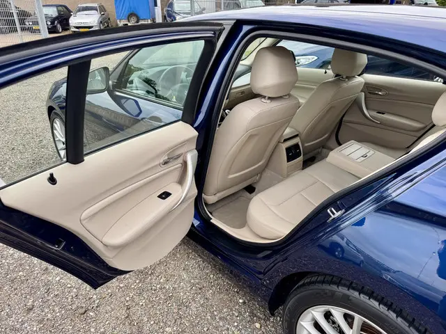 BMW 1 Serie 116i High Executive 2013 Benzine 28