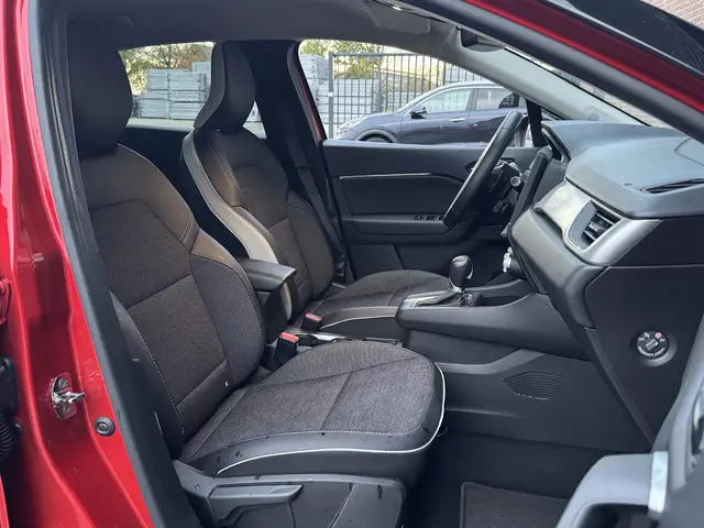 Renault Captur 1.3 TCE 140 INTENS 2021 Benzine 10