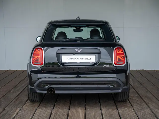 MINI 5-Deurs One Business Edition 2021 Benzine 5