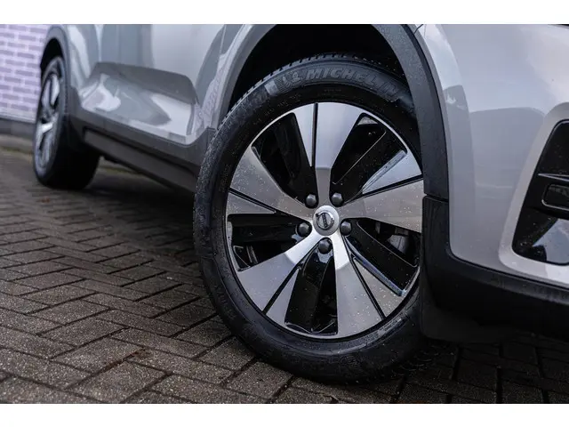 Volvo XC40 2.0 B4 Plus Dark 2024 Benzine 4