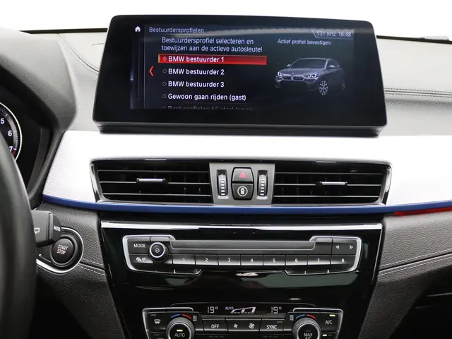 BMW X2 xDrive25e 2023 Hybride Benzine 12