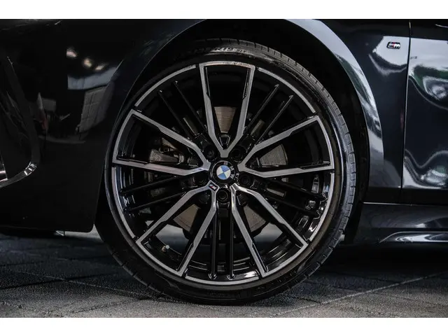 BMW 1 Serie 120i | M Sport | PDC | LED | 19 inch | 2022 Benzine 19