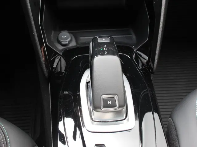 Peugeot 2008 1.2 PureTech Allure 2022 Benzine 29