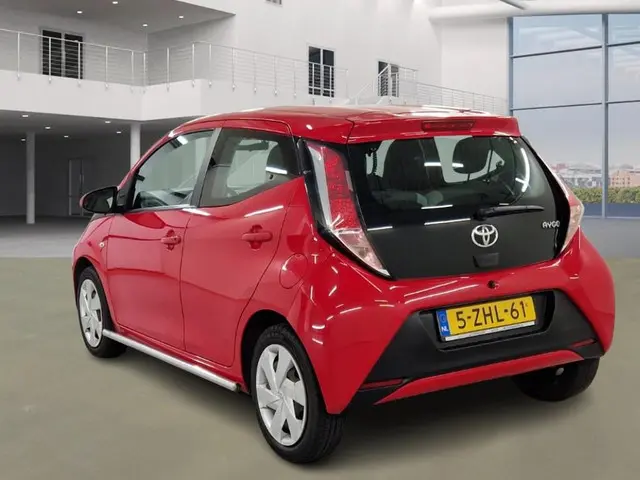 Toyota Aygo 1.0 VVT-i x-play 2015 Benzine 4