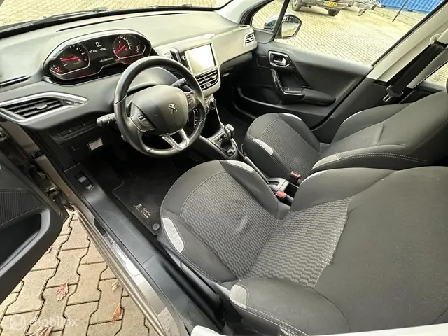 Peugeot 208 1.2 82PK STYLE | CRUISE | PDC | NAVI | 2015 Benzine 12