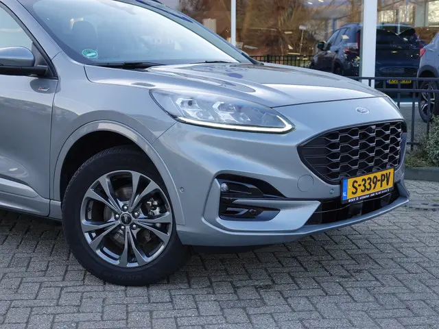 Ford Kuga 2.5 PHEV ST-Line X 2023 Hybride Benzine 10