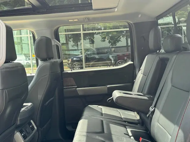 Ford F-150 3.5L V6 Lariat full-spec 2024 Benzine 22