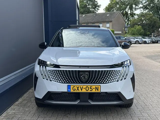 Peugeot 3008 1.2 Hybrid 145 GT 2024 Hybride Benzine 2