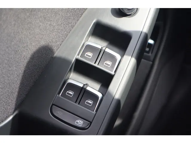 Audi A4 Limousine 1.8 TFSI Business Edition 2013 Benzine 33