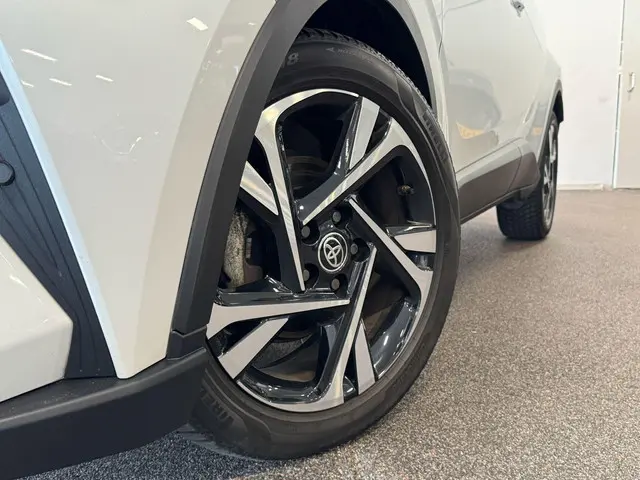 Toyota C-HR 1.8 Hybrid Dynamic 2022 Hybride Benzine 9