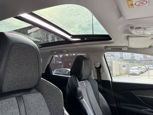 Peugeot 3008 1.2 PureTech Allure 2017 Benzine 10