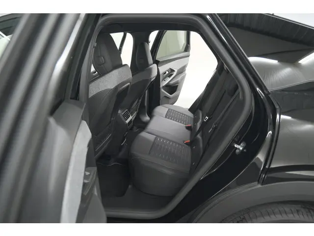 Peugeot 3008 1.2 Hybrid 136 GT 2025 Hybride Benzine 35