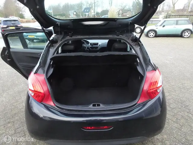 Peugeot 208 1.0 VTi Access 2014 Benzine 9