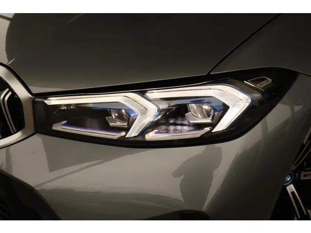 BMW 3 Serie Sedan 330e 2023 Hybride Benzine 7