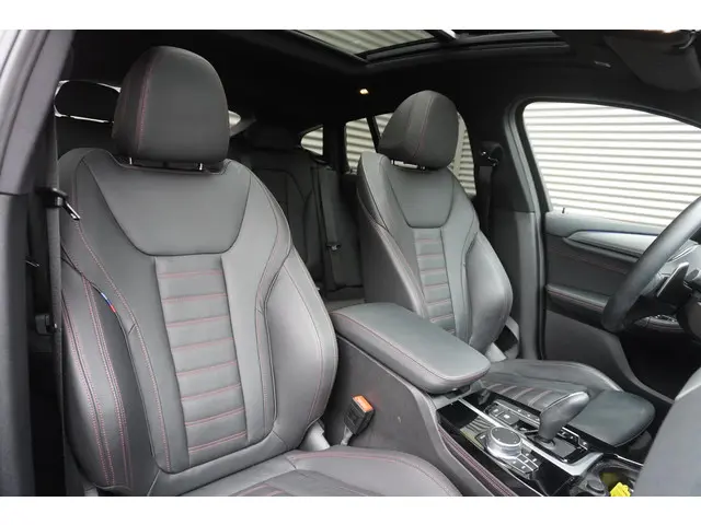 BMW X4 xDrive20i 2021 Benzine 8