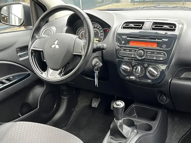 Mitsubishi Space Star 1.0 Intense 2016 Benzine 42