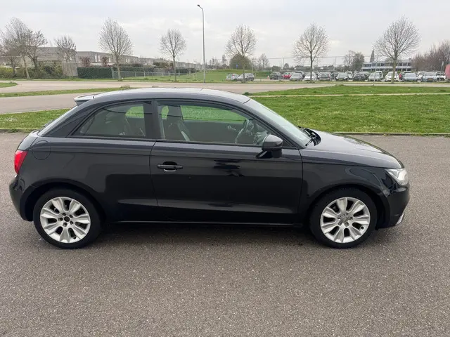 Audi A1 1.6 TDI weinig km nieuwe apk !!!! 2014 Diesel 4