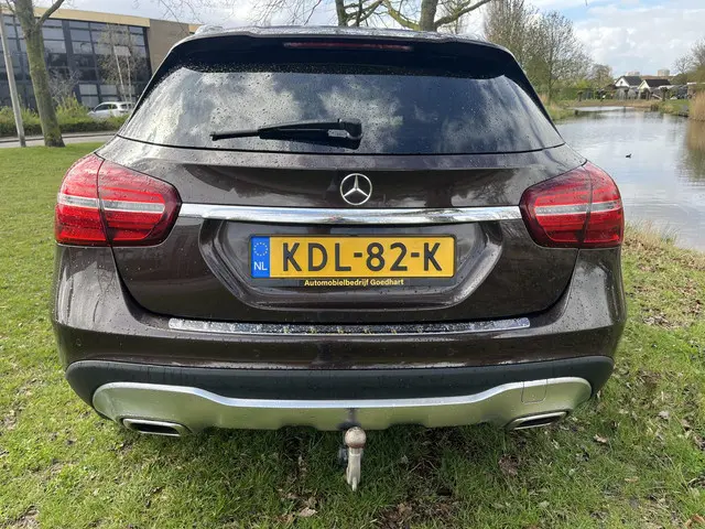 Mercedes-Benz GLA 180 Business 2018 Benzine 5