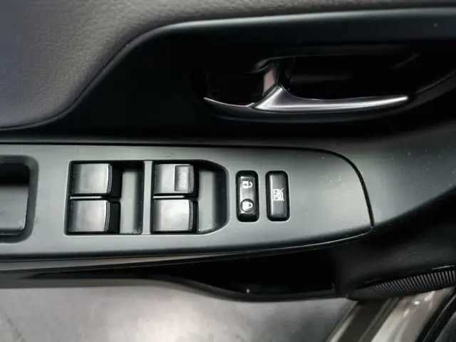 Toyota Yaris 1.3 VVT-i Dynamic Bi-Tone 2016 Benzine 14