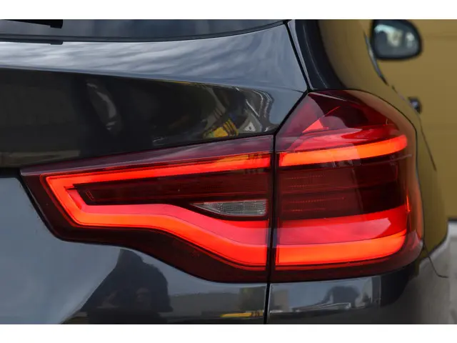 BMW X3 xDrive20i High Executive 2018 Benzine 12