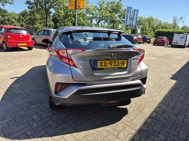 Toyota C-HR 2