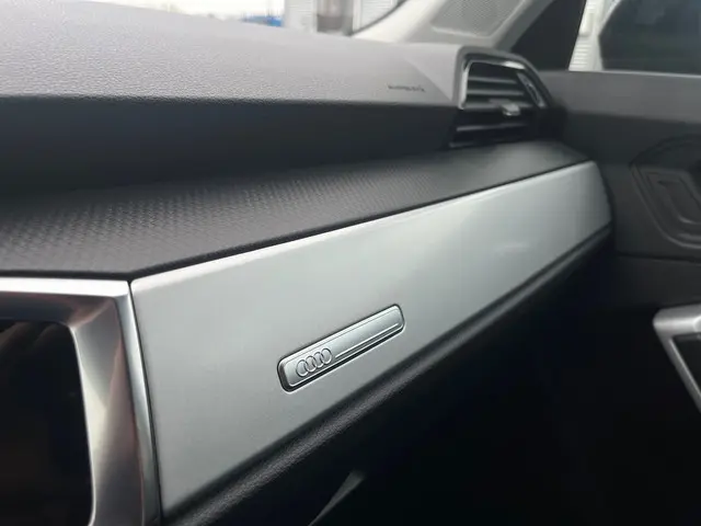 Audi Q3 45 TFSI e edition Plug-in 2024 Hybride Benzine 20