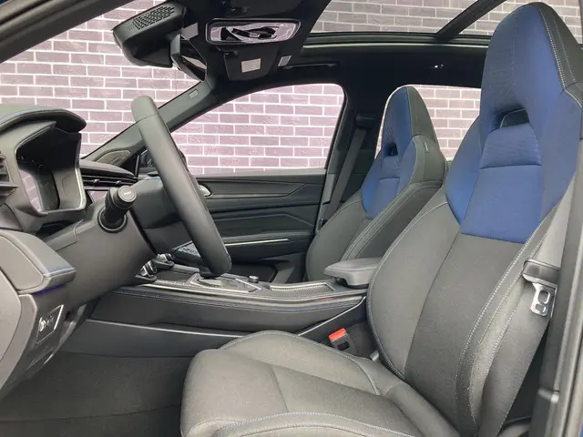 Lynk & Co 01 1.5 Plug-in Hybrid 2023 Hybride Benzine 6