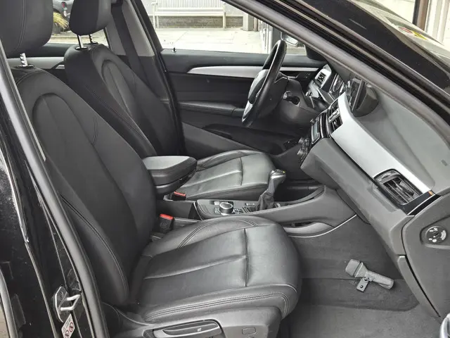 BMW X1 xDrive25e eDrive Edition 2021 Hybride Benzine 6