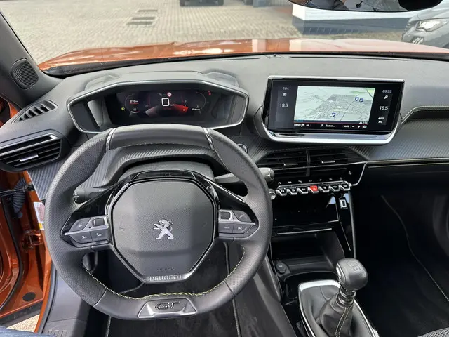 Peugeot 2008 1.2 Turbo 130 PK GT 2022 Benzine 12