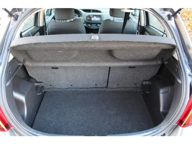 Toyota Yaris 1.5 Hybrid Trend 2015 Hybride Benzine 10