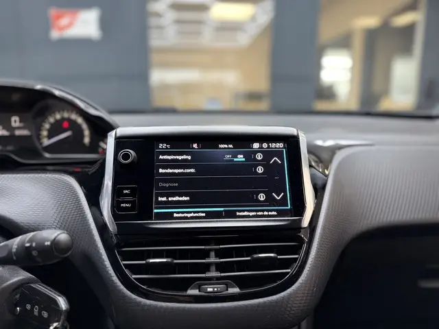 Peugeot 2008 1.2 PureTech Blue Lion 2019 Benzine 26