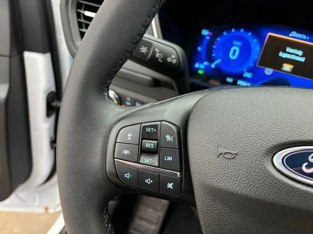 Ford Kuga 2.5 PHEV Titanium 2023 Hybride Benzine 15