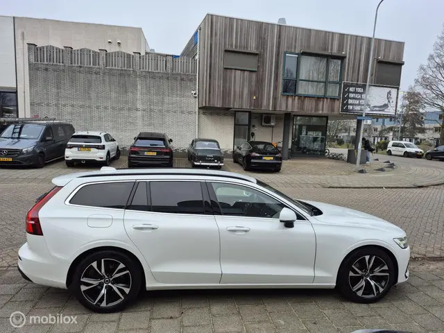 Volvo V60 2.0 B3 PLUS DARK 2023 Hybride Benzine 6