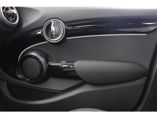 MINI Cooper Mini 1.5 Classic 2023 Benzine 25