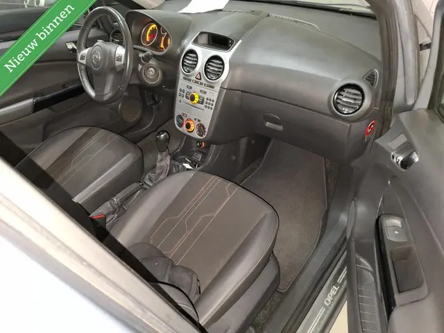 Opel Corsa 1.4-16V Cosmo 5drs/Airco/Nap-km 2012 Benzine 10