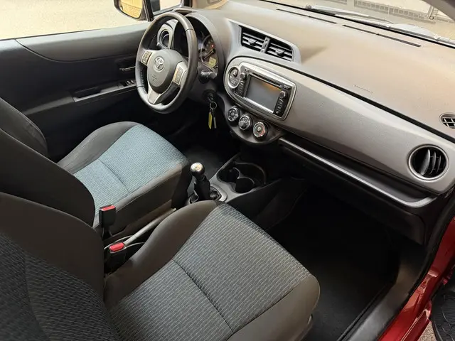 Toyota Yaris 1.0 VVT-i Aspiration 2013 Benzine 13