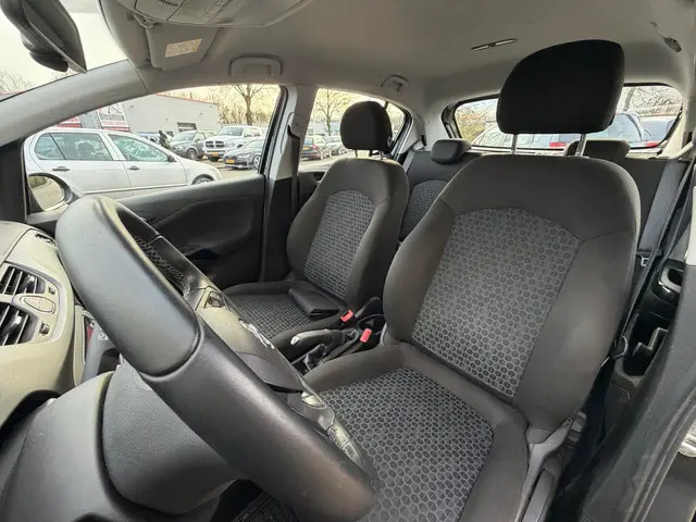 Opel Corsa 1.2-16V 51kW Edition 2015 Benzine 10