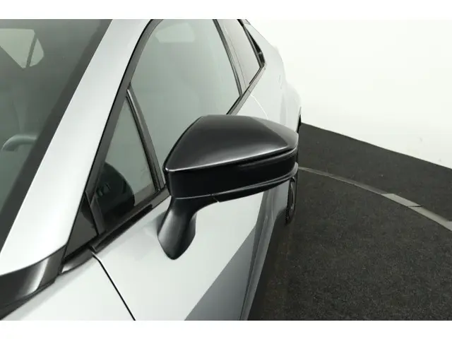 Toyota C-HR 1.8 Hybrid 140 Dynamic 2024 Hybride Benzine 37