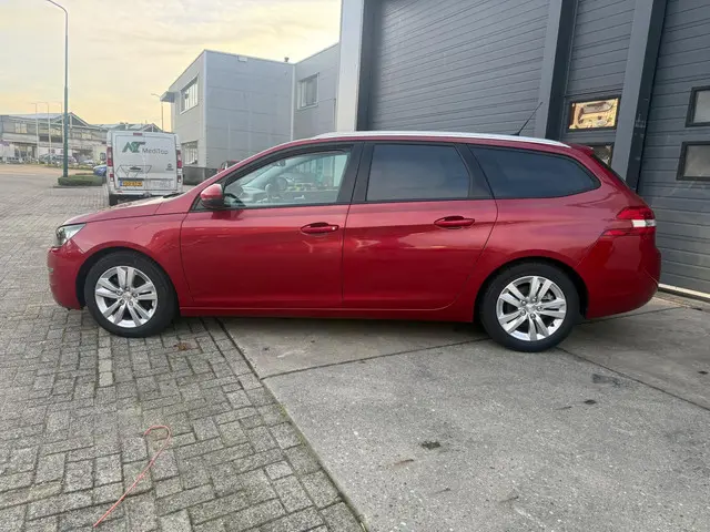 Peugeot 308 SW 1.2 PureTech Blue Lion 2017 Benzine 2