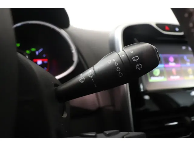 Renault Clio Estate 0.9 TCe Limited 2016 Benzine 29