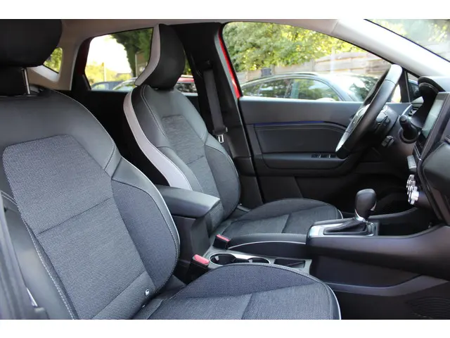 Renault Captur 1.3 EDC 140 Intens AUTOMAAT 2023 Benzine 8